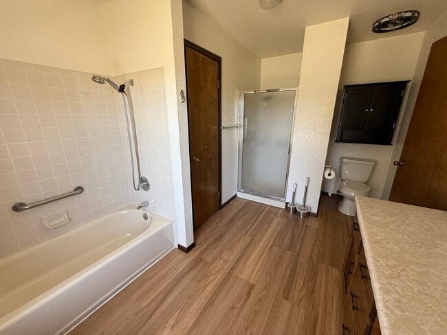 Building Photo - Green House