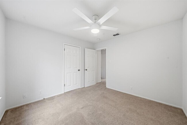 Building Photo - 5801 Marchmont Ln