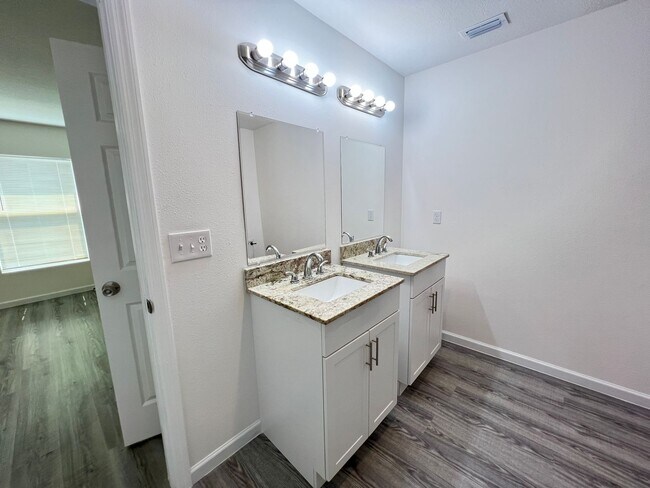 Building Photo - Beautiful and Lovely 3BD/2BA Home in Ocala!!l