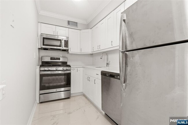 Building Photo - 250 Franklin Turnpike