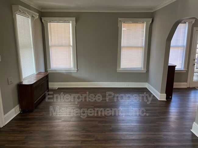 Building Photo - 836 Maury St