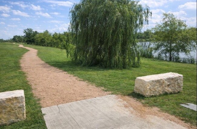 Building Photo - 1052 Hot Spring Valley