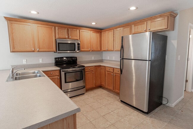 Building Photo - 1924 Center St