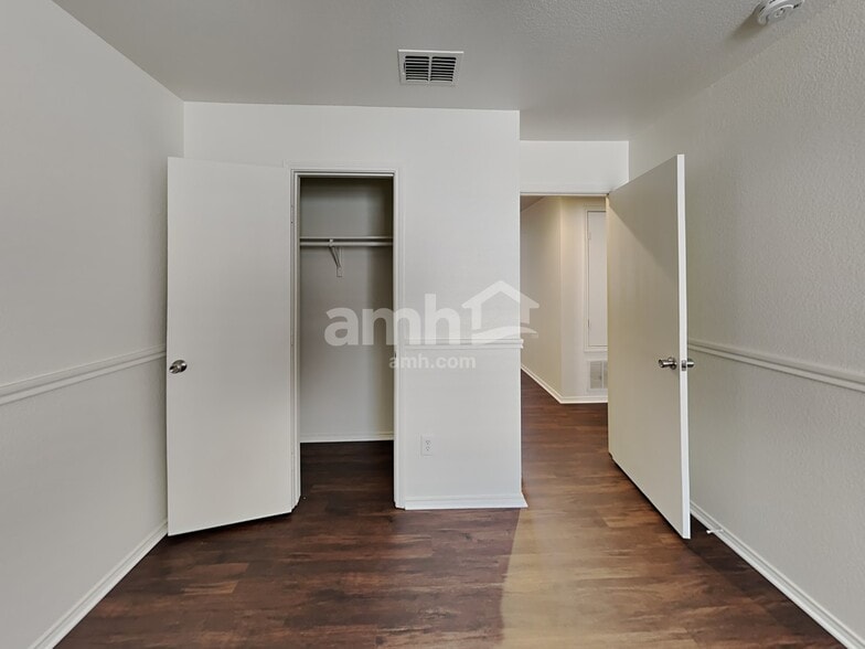Building Photo - 1101 Eagle Claw Dr