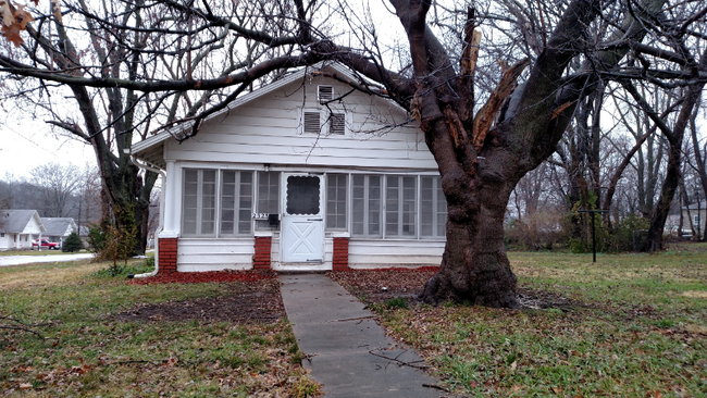 Building Photo - 2328 S Harris Ave