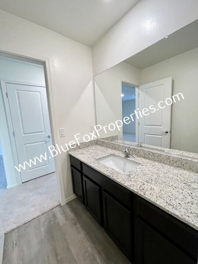 Building Photo - 12854 N Peony Dr
