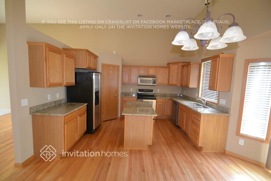 Building Photo - 336 Brady St