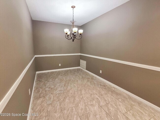 Building Photo - 1015 Venetian Dr