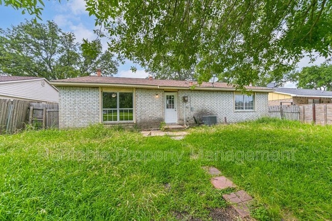Building Photo - 14634 Dartwood Dr