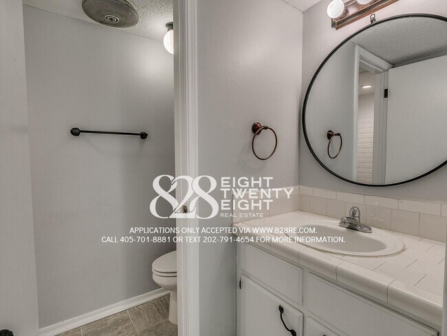 Building Photo - *AVAILABLE NOW!* Spacious 3 Bed/2.5 Bath Condo in East Norman!