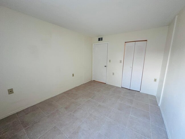 Building Photo - 1153 Lake Victoria Dr