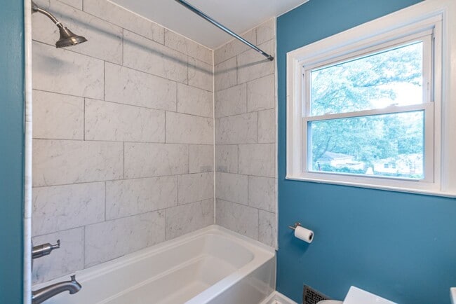 Building Photo - Spacious 4-Bedroom Ranch Home in Belvedere...