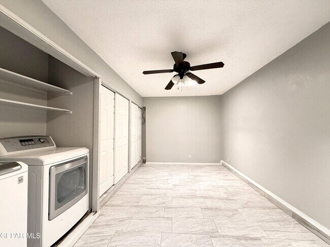 Building Photo - 10405 Ashwood Dr