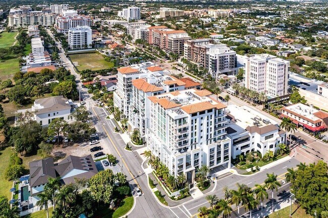 Building Photo - 495 E Royal Palm Rd