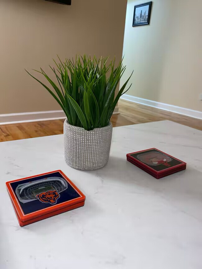 Building Photo - 3600 S Giles Ave