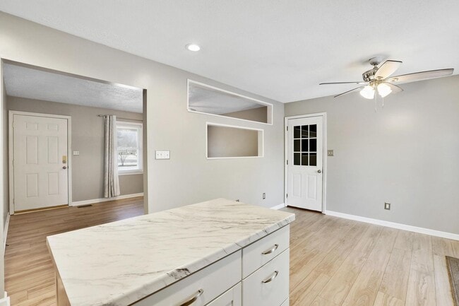 Building Photo - Pet Friendly Rental with no carpet!
