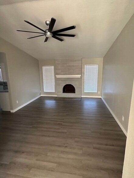 Building Photo - 3502 W Willow Ave