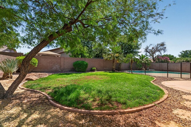 Building Photo - 4385 S Crosscreek Dr