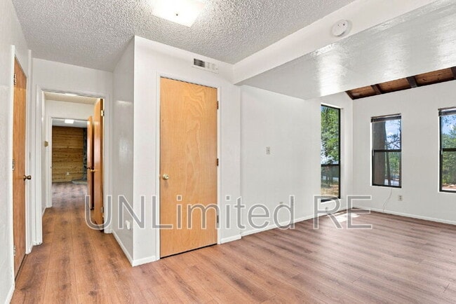 Building Photo - 1410 Inverrary Way