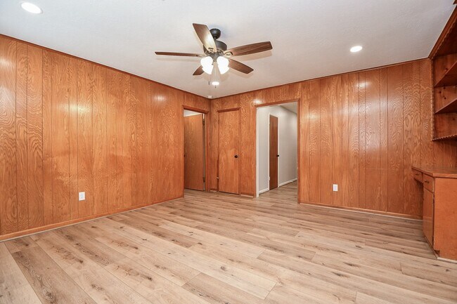 Building Photo - 2303 Willow Blvd