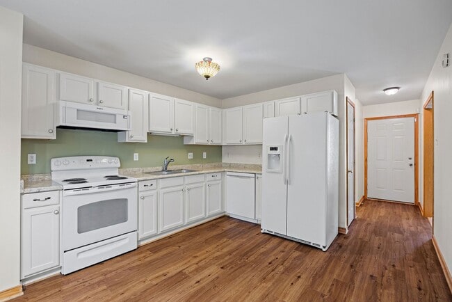 Building Photo - 3 Bedroom/2 Bath Rancher in the North Ches...