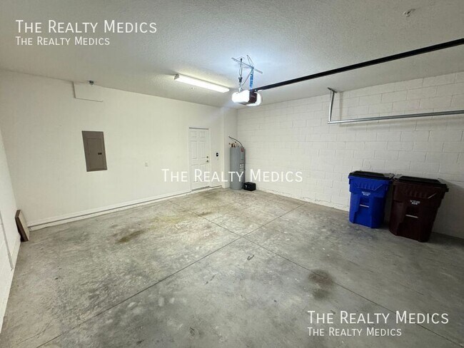 Building Photo - 2365 Seven Oaks Dr