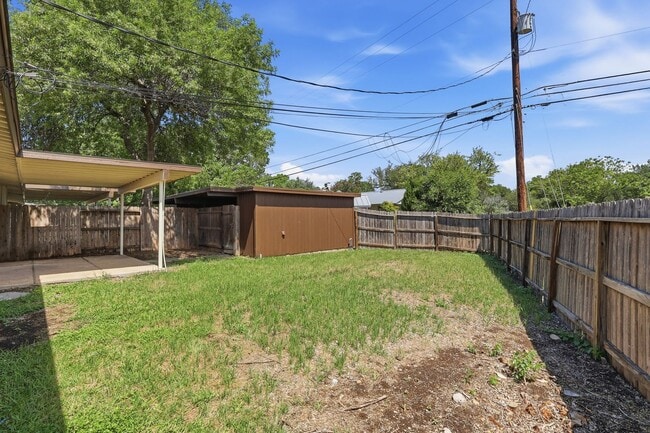 Building Photo - 803 Oblate Dr
