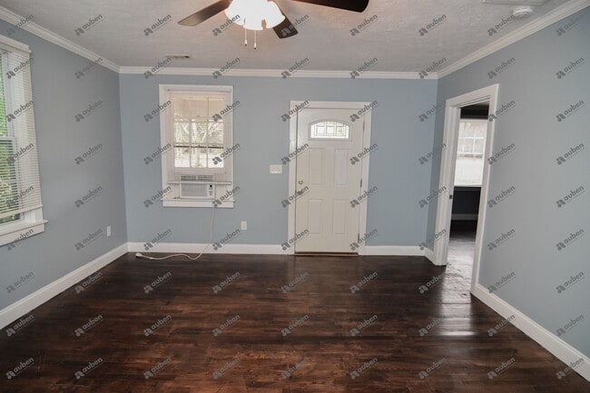 Building Photo - $900- Beautifully Updated 1-Bedroom, 1-Bat...