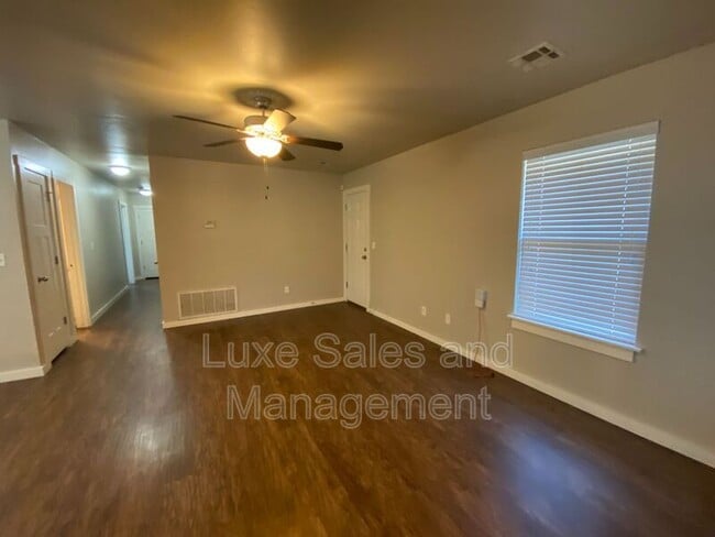 Building Photo - 737 SW 13th St