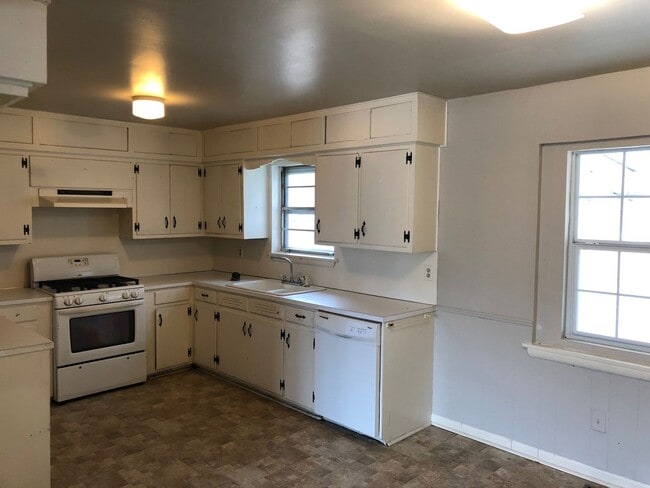 Building Photo - 3 bedroom 2 bath HOME in Farmington / FARM SCHOOL DIST