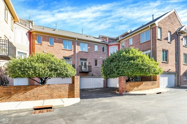 Building Photo - 529 E New York St