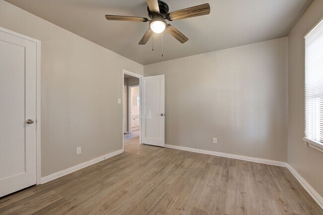 Building Photo - Newly remodeled Duplex in Midwest City