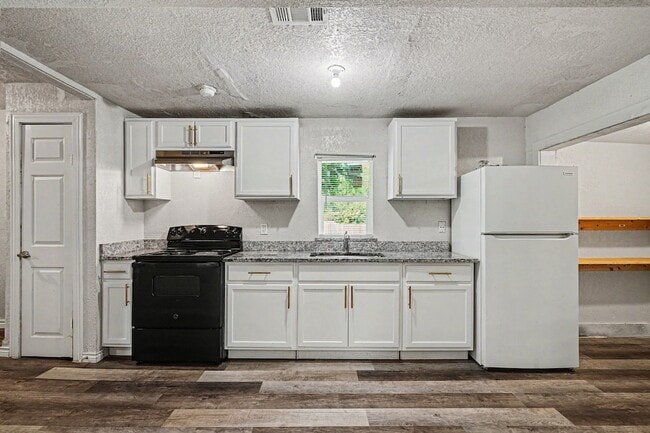 Building Photo - 1321 34th St
