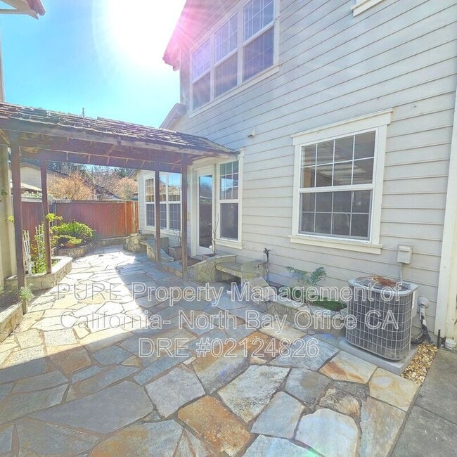 Building Photo - 565 Jorgensen St