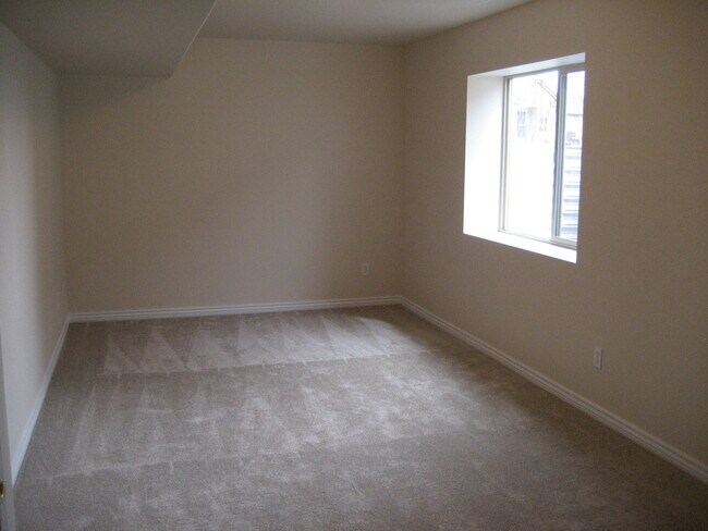 Building Photo - Stunning Home on Firefall Ct For Rent