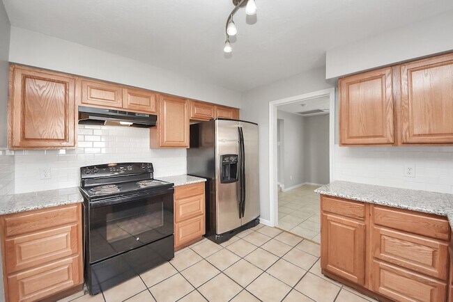 Building Photo - 115 Squires Bend