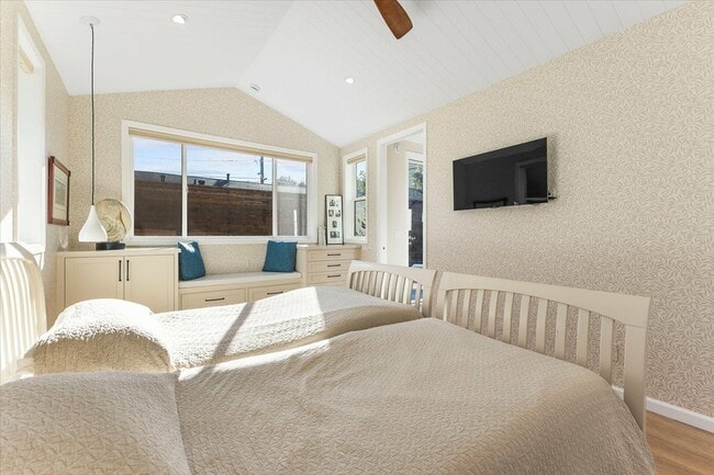 Building Photo - 402 Haydon St