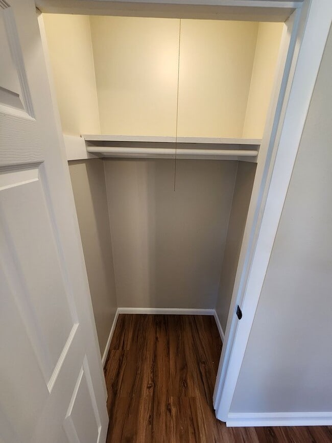 Building Photo - Spacious 3-Bedroom, 1.5-Bathroom Home AVAI...