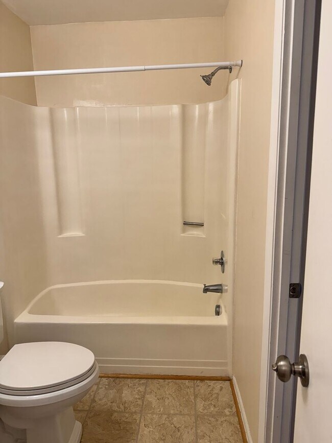 Building Photo - Thalia Station