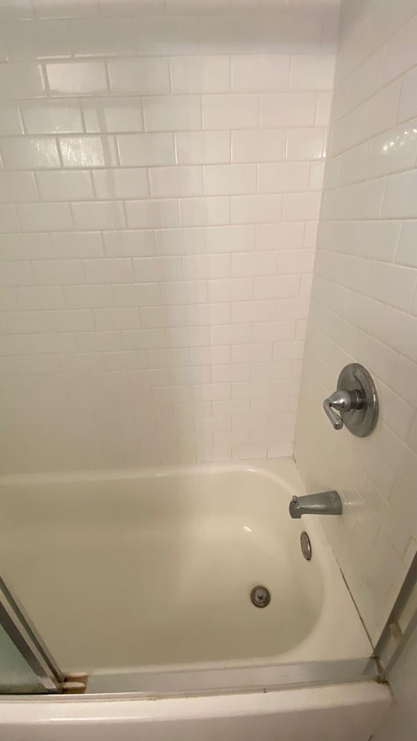 Building Photo - Spectacular Lakeview Home ~ 3 Bed or 2 Bed...