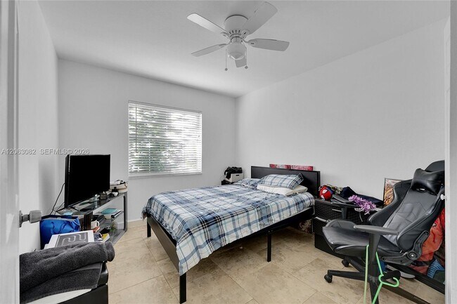 Building Photo - 5520 NW 49th Ave