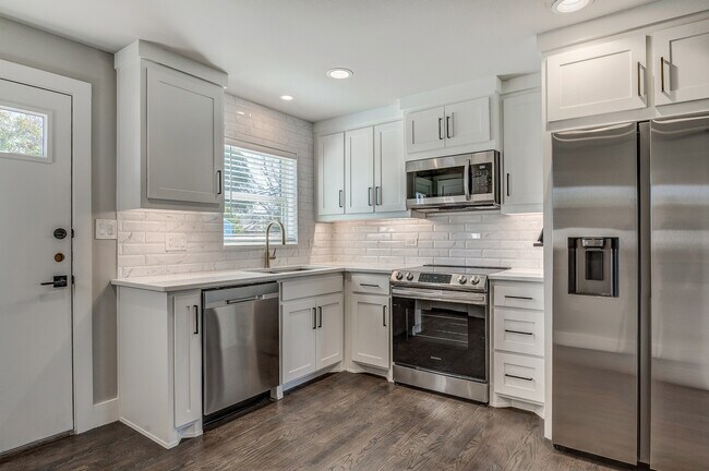 Primary Photo - White Rock Views Apartments