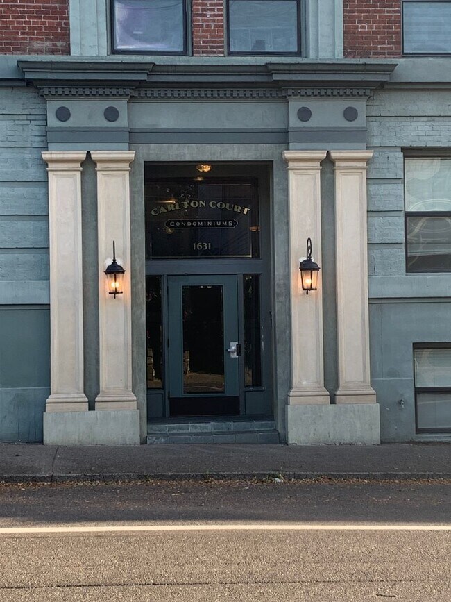 Building Photo - Historic Charm in the Heart of NW Portland | Studio with In-Unit W/D!