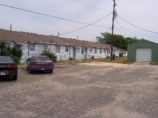 Building Photo - Pinewood Apartments