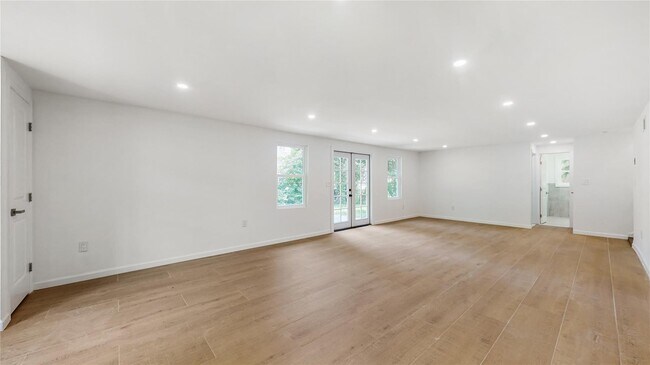 Building Photo - 706 Longacre Ave
