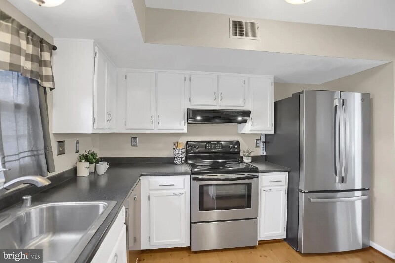 Building Photo - 5737 Sunset View Ln