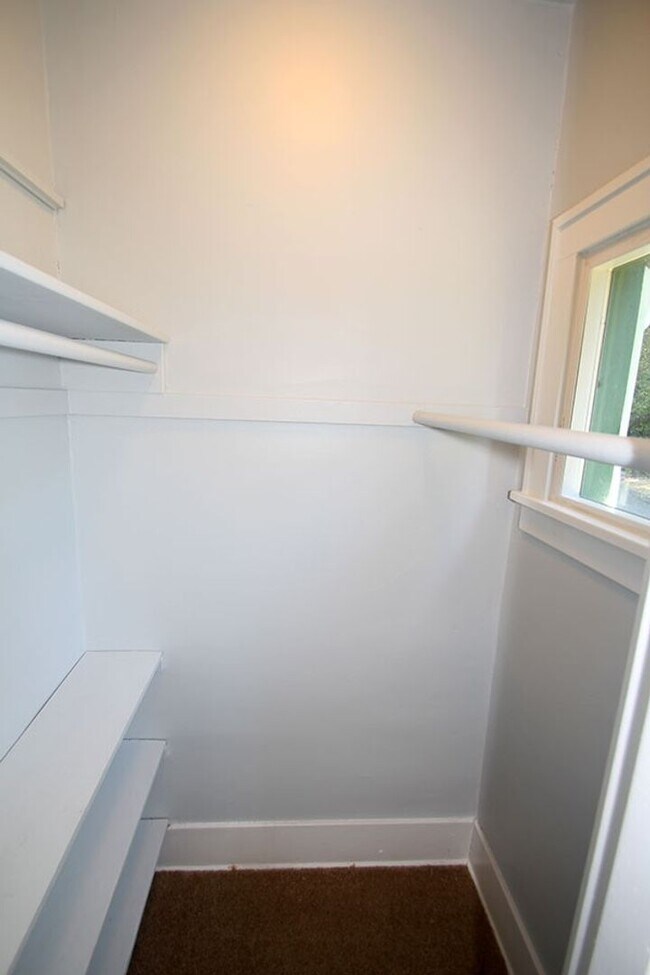 Building Photo - PRIVATE BOTHELL HOME FOR RENT W LARGE YARD & NEW PAINT & CARPET!