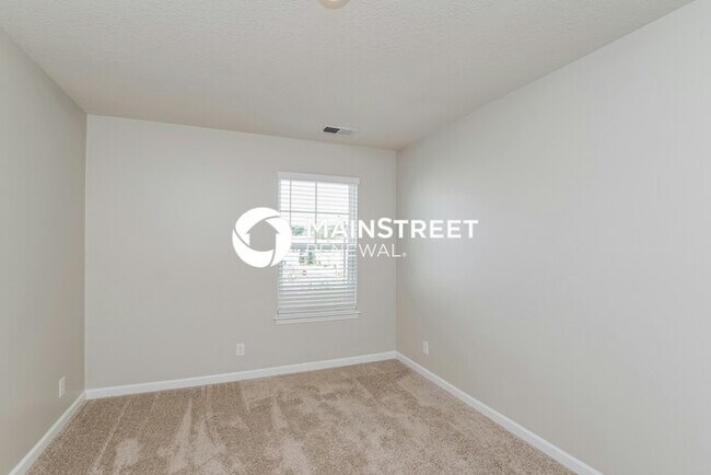 Building Photo - 4 Bedroom Pet-Friendly Home in Clinton, TN with Main Street Renewal
