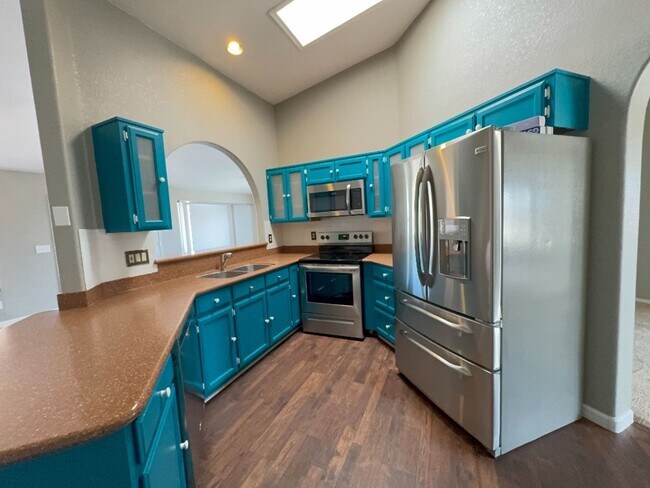 Building Photo - Very Nice 4 Bedroom House