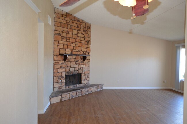 Building Photo - 123